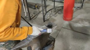 Кованые балясины для балкона. Кованые балясины. Шикарные балясины из металла.