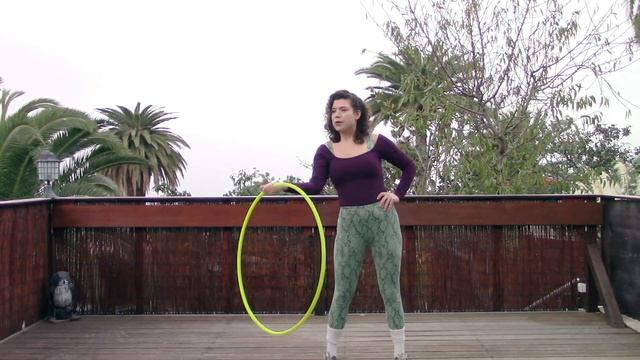 10 Beginner Hula Hoop Sequence: Warm-up, trick breakdown & practice the routine | Improve your flow смотреть онлайн