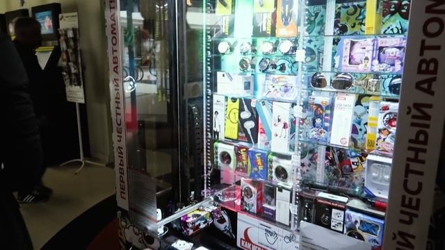 ЗЛОЙ школьник играет в автоматы с призами - мой хейтер смотреть онлайн