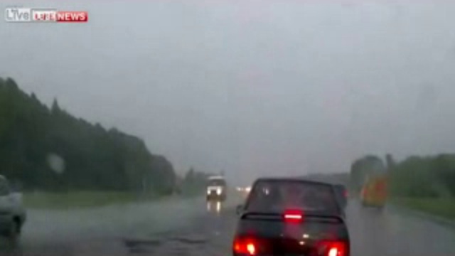 Молния ударила в маму с дочкой смотреть онлайн