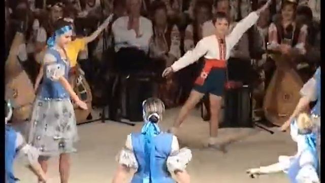 Заслуженный ансамбль танца Украины Днiпро 2007г. Веснянка. смотреть онлайн