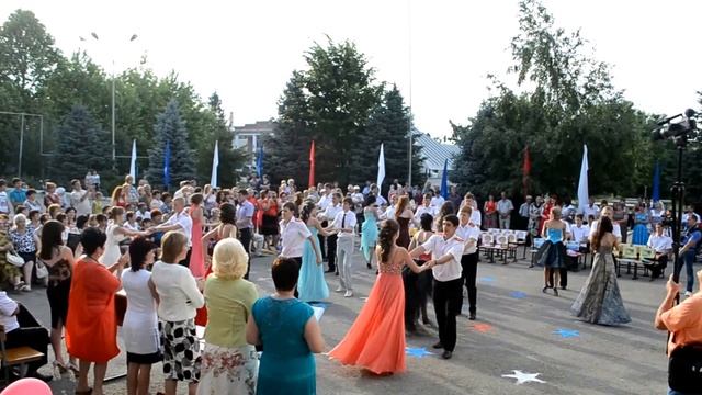 Танец на выпускном 2013. МБОУСОШ №19 и Курганинский Казачий кадетский корпус. смотреть онлайн