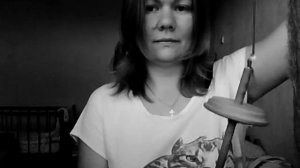 Процесс прядения на подвесном веретене