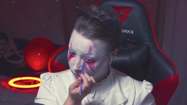 КАК СДЕЛАТЬ МАКИЯЖ И ГРИМ КЛОУНА ПЕННИВАЙЗА ЗА 10 МИНУТ НА ХЭЛЛУИН смотреть онлайн