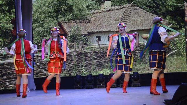 с. Подгорное. Хореографический ансамбль "Ваталинка" Украинский танец. смотреть онлайн