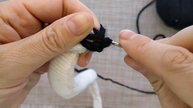 Не выбрасивайте старые шапки. Они ещё пригодятся. Даю новую жизнь трём шапкам. смотреть онлайн