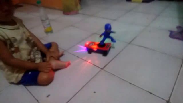 MAINAN MOBIL SKUTER CAPT AMERICA смотреть онлайн