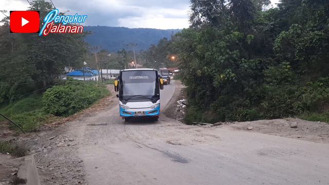 Batu Jomba Bergelombang,Truk Fuso 6×4,Fuso 4×2 Nyaris Meluncur,Sopir Tidak Panik#truck смотреть онлайн