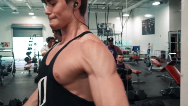 Full Chest & Shoulder Workout w/Commentary смотреть онлайн