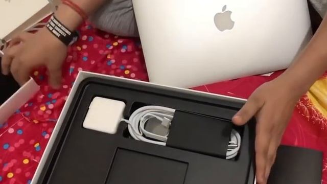 MacBook Air 2020 Unboxing // MacBook Air 2020 Hands on смотреть онлайн