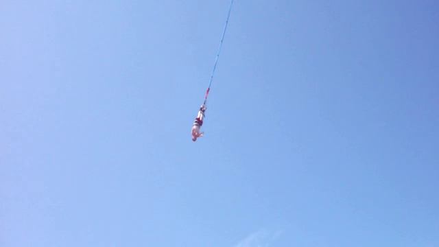 Me doing a bungee on zrce beach, Croatia смотреть онлайн