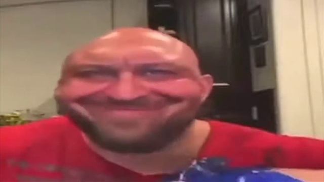 Мужик ест чипсы смотреть онлайн