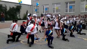 Очень милый танец на  последний звонок 11 и 1 класс