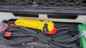 Переносная лебёдка Runva EWV 6000 с двумя точками крепления.