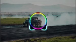 завожу машину не смотрю назад