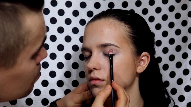 МАКИЯЖ ДЛЯ НАВИСШЕГО ВЕКА ПАЛЕТКОЙ ХУДА БЬЮТИ MAKEUP PALETTE HUDA BEAUTY OBSESSIONS WARM BROWN смотреть онлайн