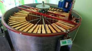 Самодельная радиальная медогонка на 48 рамок