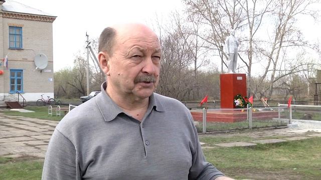 Коммунисты отреставрировали памятник Ленину смотреть онлайн