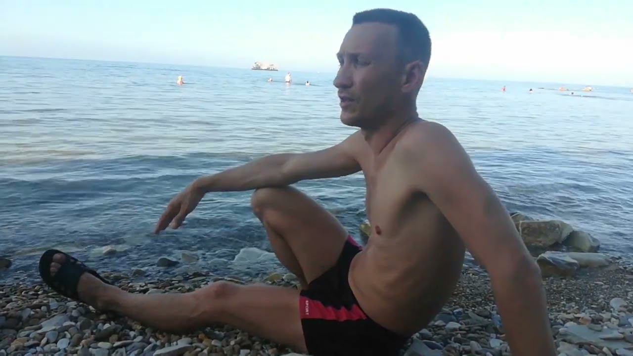 2 день на море 2025. Пляж факел, толпы людей. Ищем новое место на пляже. смотреть онлайн