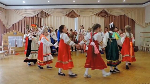 Ансамбль "Забава" - Ходила младшенькая по борочку. Школа 1194 смотреть онлайн