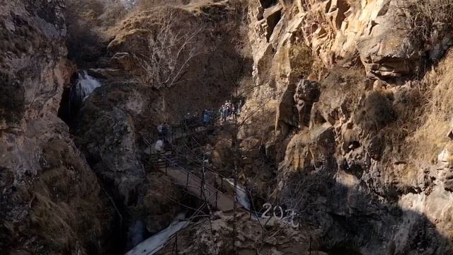 Медовые водопады Малокарачаевском районе. смотреть онлайн