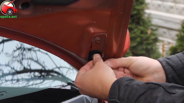 Установка упоров капота (амортизаторов) на Suzuki Swift 2 (www.upora.net) смотреть онлайн