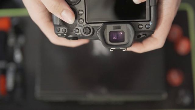 Canon R5 Unboxing ft. 28-70 f/2 - 8K! смотреть онлайн