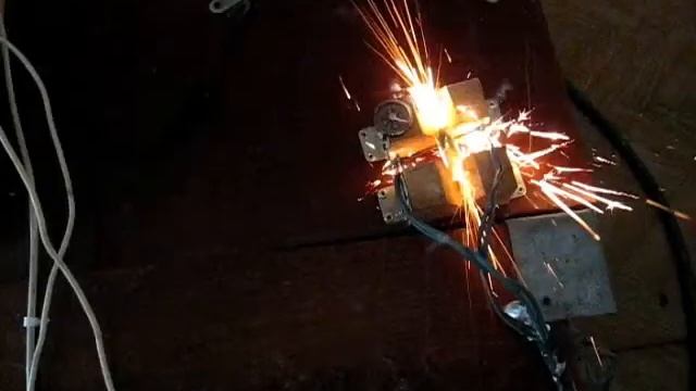 Разряд конденсатора покадрово. смотреть онлайн