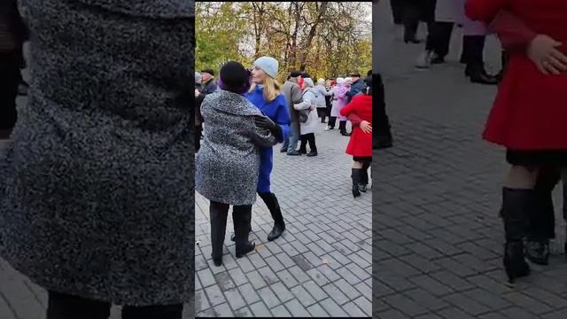 Погляди мне в глаза...........29.10.23 Гомель парк Луначарского ? смотреть онлайн