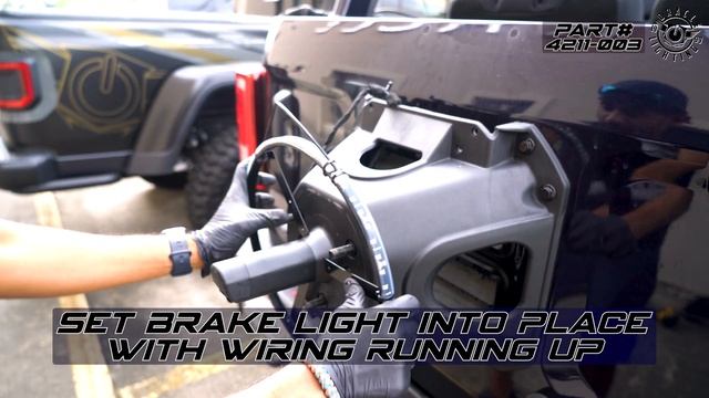 2021 Bronco Spare Tire Brake Light Installation смотреть онлайн