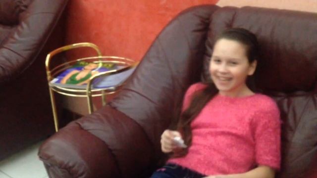 Как ПРОКОЛОТЬ уши СТРАХ наконец мама В КАДРЕ салон красоты / How to pierce ears FRIGHT Mom salon смотреть онлайн