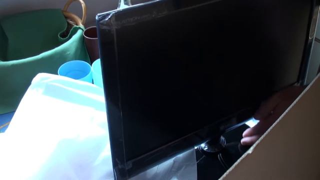 Unboxing - LG Flatron E2240T - 22