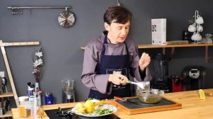 Видеорецепт Сувлаки из курицы на деревянных шпажках в духовке