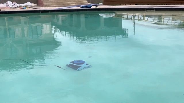 Робот-пылесос для большого бассейна смотреть онлайн