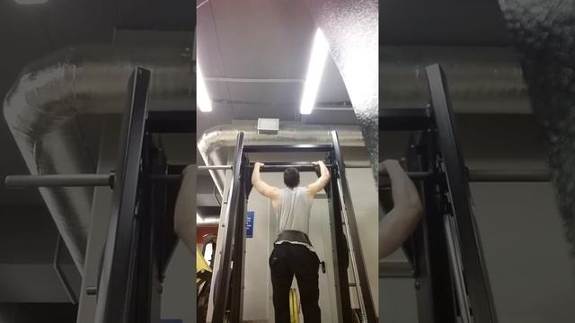 Подтягивания с отягощением 31кг на 8 раз смотреть онлайн