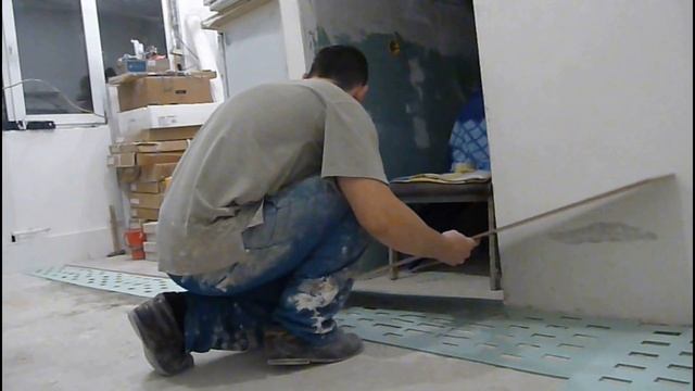 Начало оклейки обоев. Как положить ламинат своими руками на теплый пол. смотреть онлайн