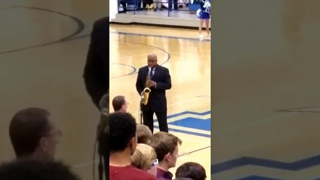 Gerald Dunn plays National Anthem on Sax смотреть онлайн