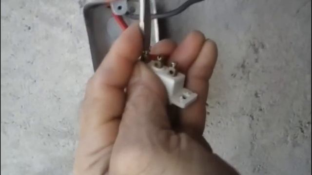 Como controlar una lámpara con dos apagadores de escalera (Método de Puentes) 1ra Parte смотреть онлайн