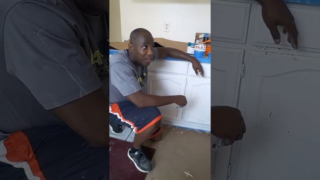 How to Paint Cabinets with a Paint Sprayer смотреть онлайн