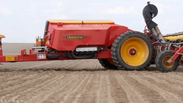 24 РЯДА! ? КИРОВЕЦ К-742М и VÄDERSTAD Tempo L24 на посеве сахарной свеклы