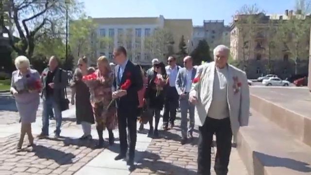 ветераны возлагают цветы смотреть онлайн