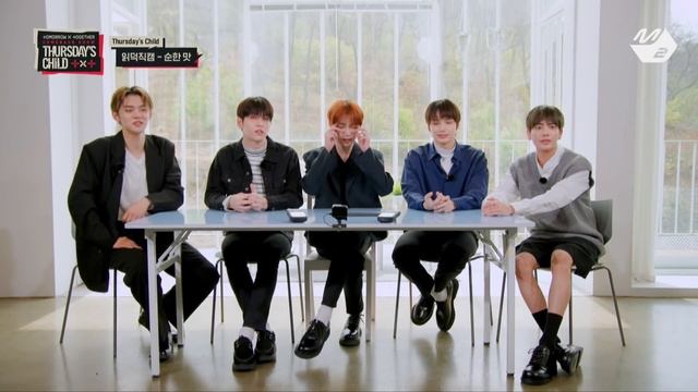 최애 아이돌이 내 댓글을 본다면?? TXT의 광기 가득한 주접 댓글 읽기? | TXT COMEBACK SHOW | Mnet 220509 방송 (ENG/JPN) смотреть онлайн