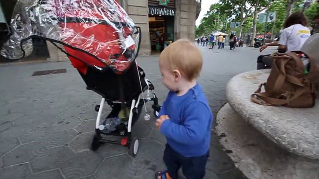 Как Эрик в Барселоне соску ловил (How Erik tried to catch his nipple) смотреть онлайн
