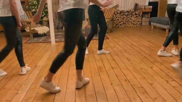 Танцы в Чернигове для девушек Bachata Lady Style | Учимся танцевать с нуля смотреть онлайн