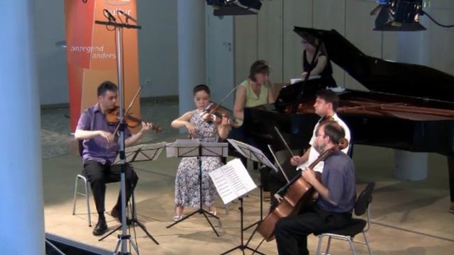 Haba Quartet and Friederike Richter playing Bohuslav Martinu - Piano Quintet No. 2 H. 298, 3. Mov смотреть онлайн