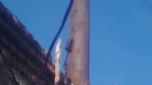 Тупой дятел долбит железную трубу смех ржака смотреть онлайн