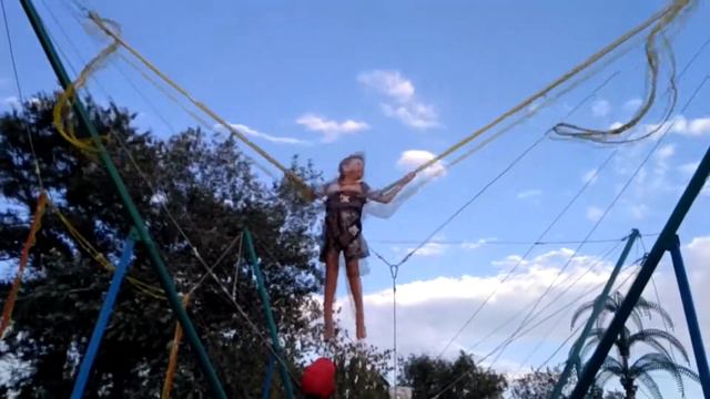 Экстримальный батут Fantastic Jump, попытка номер два смотреть онлайн