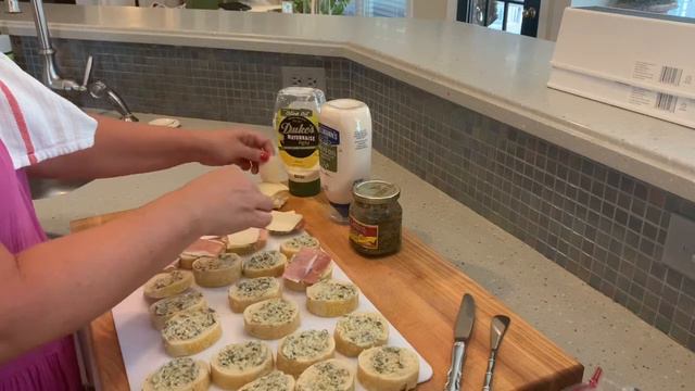 Grilled Prosciutto and Mozzarella Sourdough Sliders with Basil Pesto Mayo смотреть онлайн