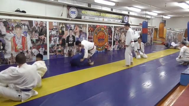 Бросок с зацепом смотреть онлайн