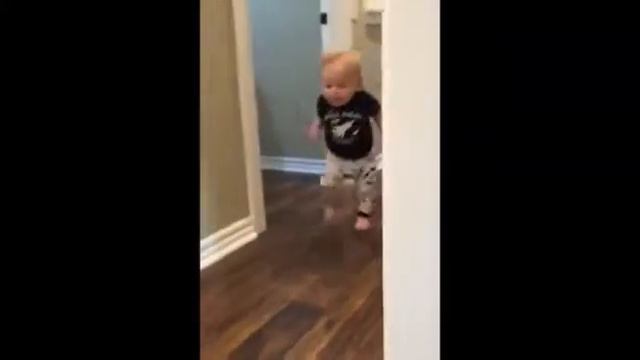 Малыш испугался смотреть онлайн